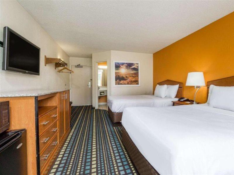 Days Inn By Wyndham Florence Cincinnati Area Экстерьер фото