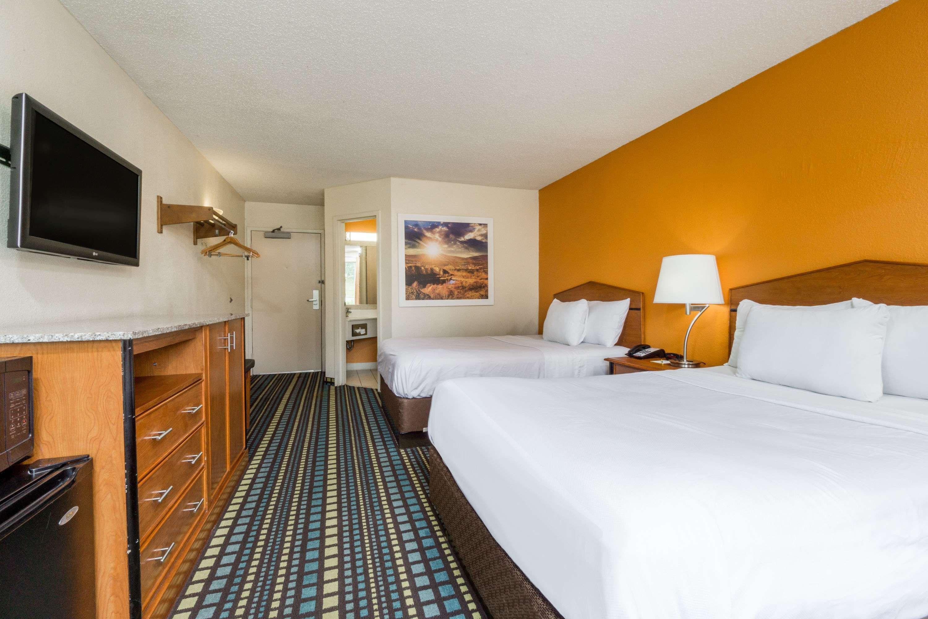 Days Inn By Wyndham Florence Cincinnati Area Экстерьер фото