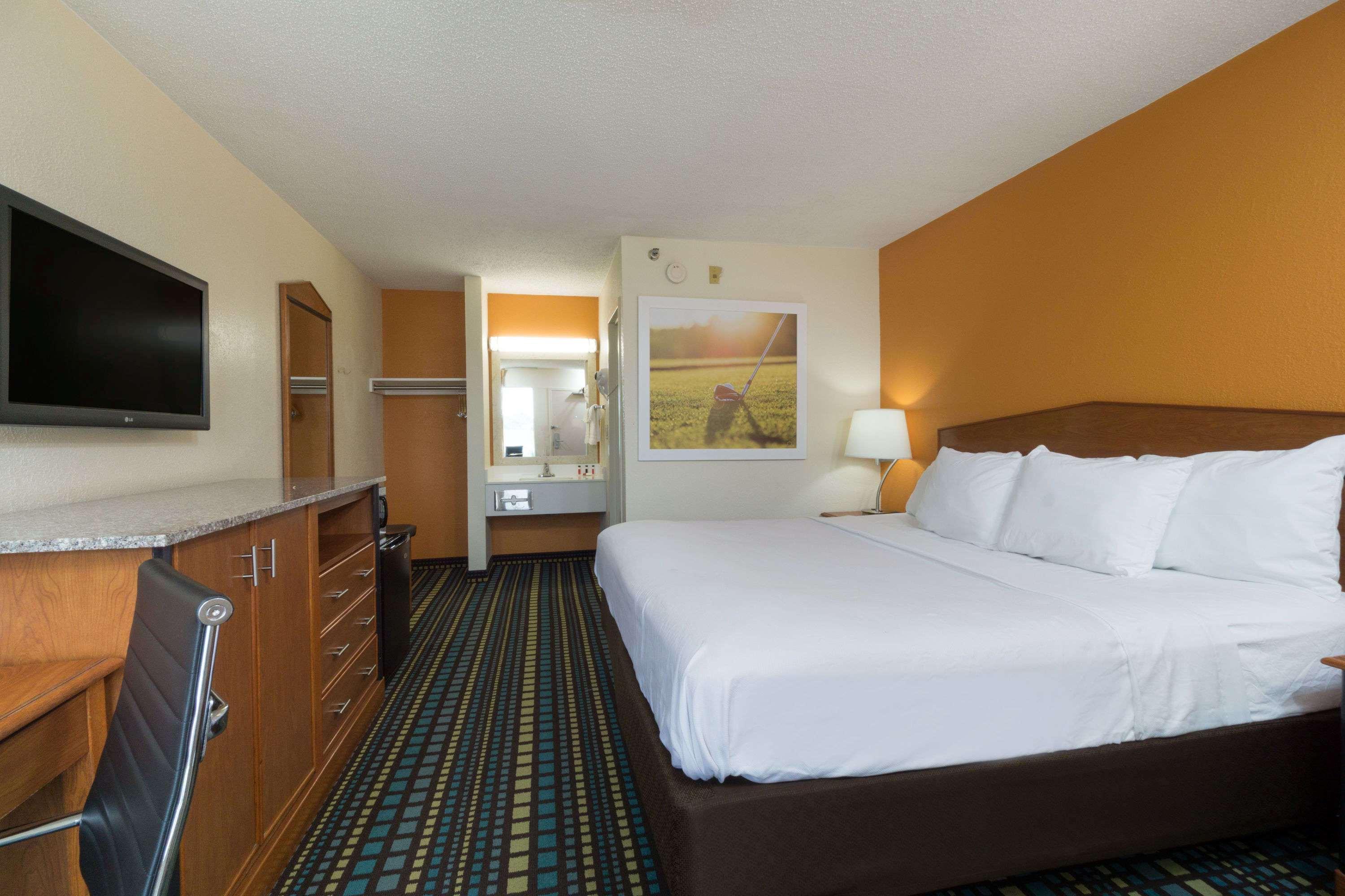 Days Inn By Wyndham Florence Cincinnati Area Экстерьер фото