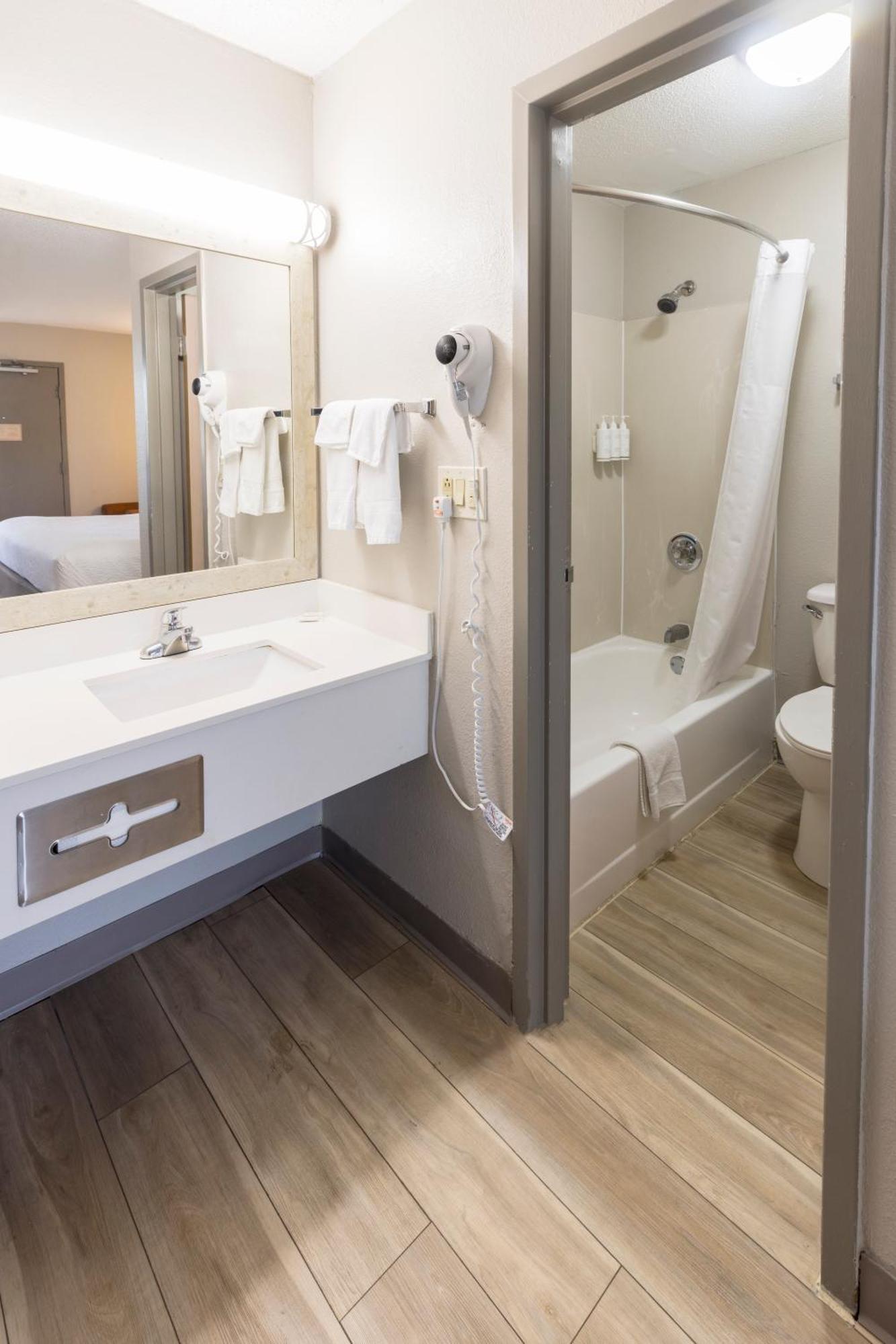 Days Inn By Wyndham Florence Cincinnati Area Экстерьер фото