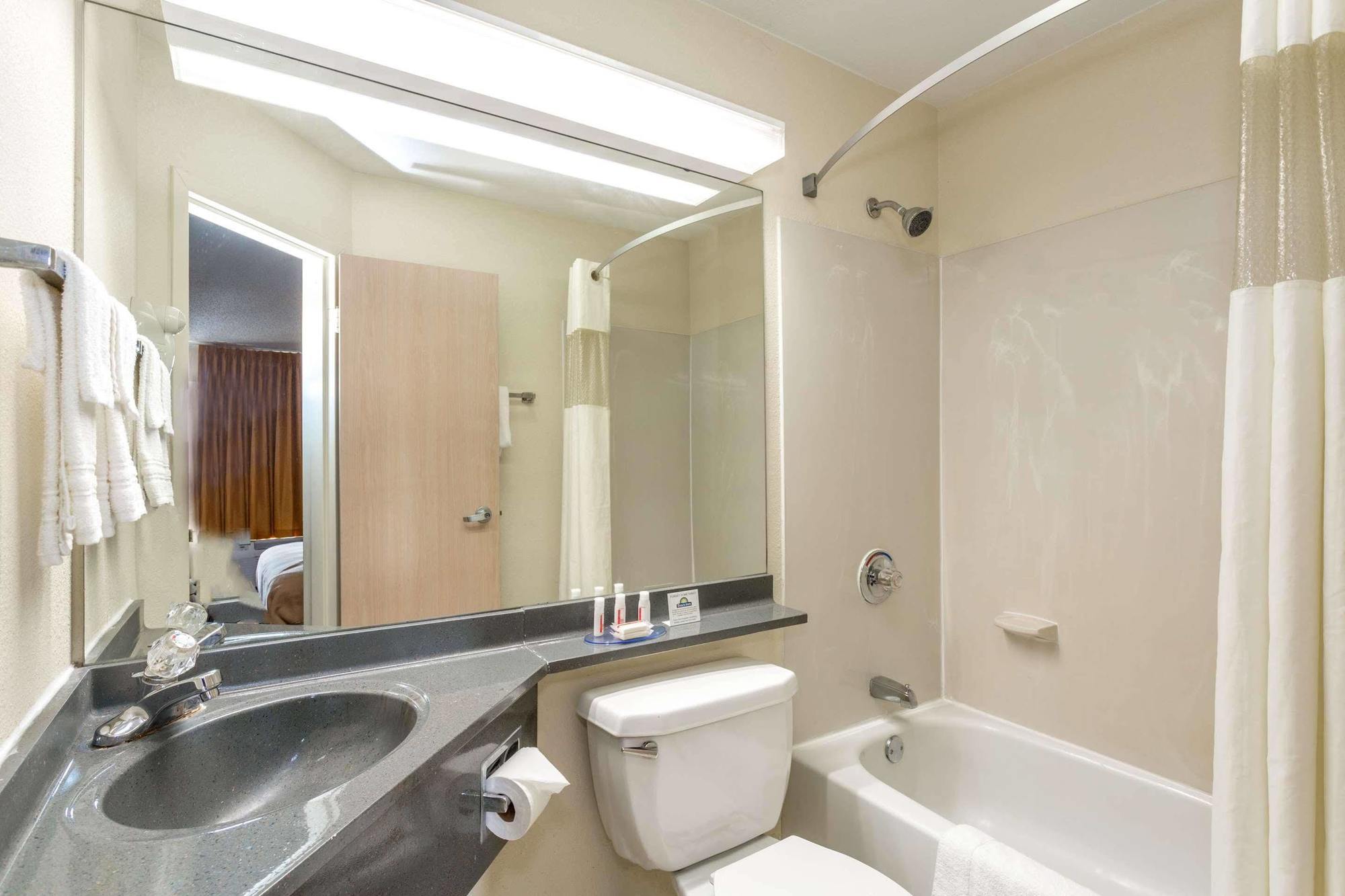 Days Inn By Wyndham Florence Cincinnati Area Экстерьер фото
