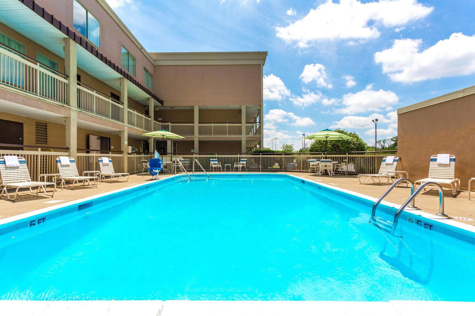 Days Inn By Wyndham Florence Cincinnati Area Экстерьер фото